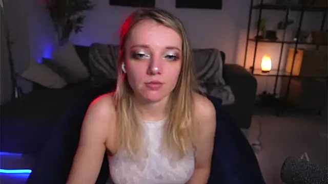 Snapshot of Magnetic_Amy chatting on 03-02-25, 10:47 Magnetic Amy online show from 03-02-25, 10:47