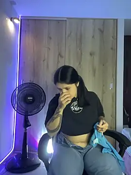 Snapshot of pretty_angela1 chatting on 06-28-26, 03:46 pretty angela1 online show from 06-28-26, 03:46