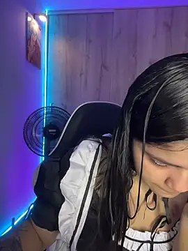 Snapshot of pretty_angela1 chatting on 06-27-26, 01:22 pretty angela1 online show from 06-27-26, 01:22
