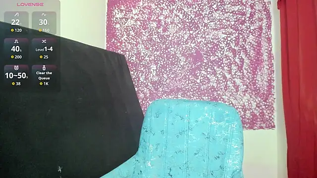 Snapshot of Laura_hellss chatting on 07-17-26, 11:18 Laura hellss online show from 07-17-26, 11:18