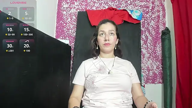 Snapshot of Laura_hellss chatting on 07-05-26, 03:33 Laura hellss online show from 07-05-26, 03:33