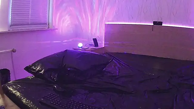 Snapshot of Sissy_Miss chatting on 06-03-26, 06:34 Sissy Miss online show from 06-03-26, 06:34