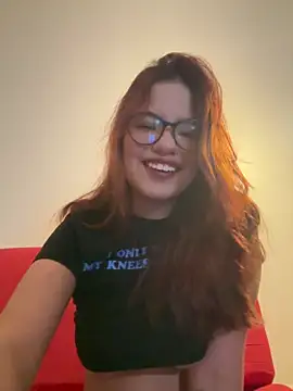 Snapshot of EmiF26 chatting on 01-06-25, 03:31 EmiF26 online show from 01-06-25, 03:31