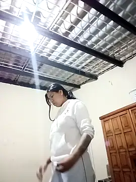 Snapshot of Pamelamilkk_1007 chatting on 11-19-25, 02:44 Pamelamilkk 1007 online show from 11-19-25, 02:44