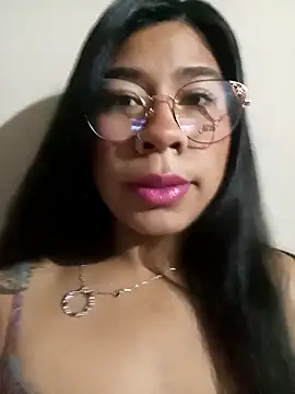 Snapshot of Pamelamilkk_1007 chatting on 02-05-25, 09:36 Pamelamilkk 1007 online show from 02-05-25, 09:36