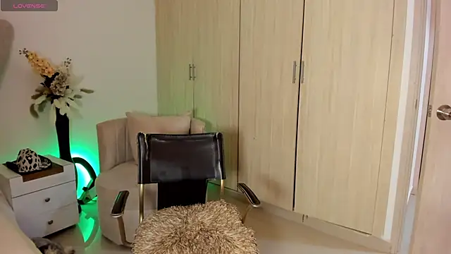 rachaeldeckard   online show from 10-06-25, 02:46