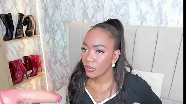 whiitneyfox online show from 10-28-25, 11:03