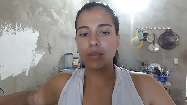 Snapshot of Coral0403 chatting on 06-12-26, 07:22 Coral0403 online show from 06-12-26, 07:22