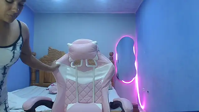 Coral0403 online show from 11-09-25, 04:33