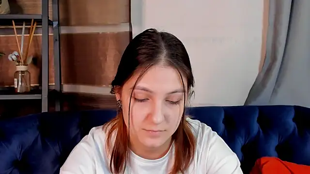 GuinevereGell online show from 12-26-24, 05:37