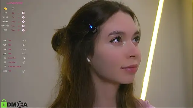 Snapshot of LittleOriana chatting on 09-19-25, 12:58 LittleOriana online show from 09-19-25, 12:58