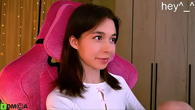 Snapshot of LittleOriana chatting on 03-07-25, 10:54 LittleOriana online show from 03-07-25, 10:54