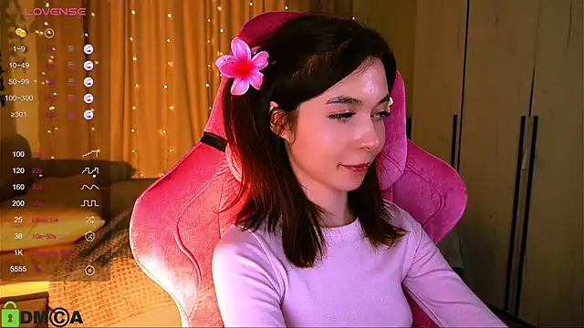 Snapshot of LittleOriana chatting on 03-06-25, 04:52 LittleOriana online show from 03-06-25, 04:52
