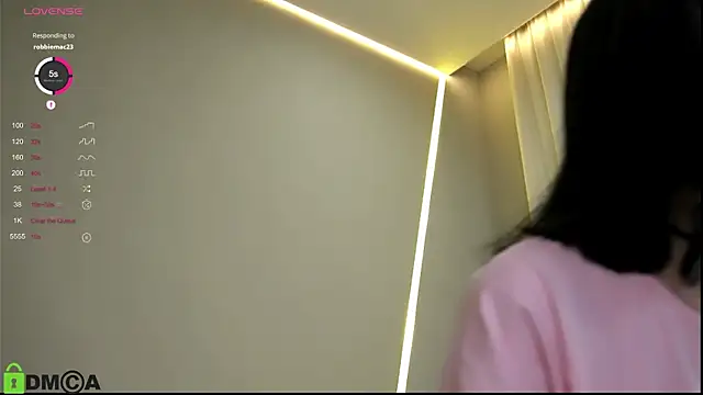 LittleOriana online show from 10-26-25, 08:31