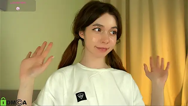 Snapshot of LittleOriana chatting on 02-13-25, 08:34 LittleOriana online show from 02-13-25, 08:34