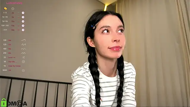 Snapshot of LittleOriana chatting on 10-09-25, 02:34 LittleOriana online show from 10-09-25, 02:34