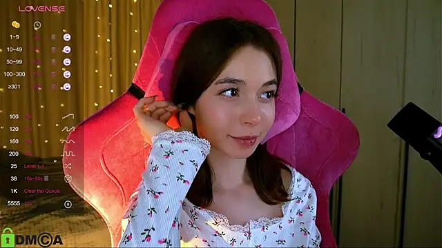 Snapshot of LittleOriana chatting on 03-07-25, 01:53 LittleOriana online show from 03-07-25, 01:53