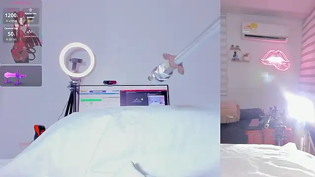 Maria Jones  online show from 01-18-26, 01:31