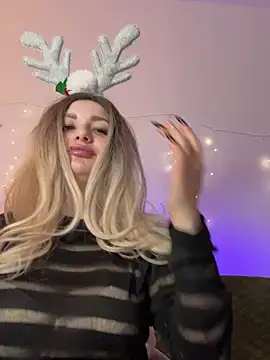 Snapshot of Sofia_Myr chatting on 12-25-24, 04:00 Sofia Myr online show from 12-25-24, 04:00