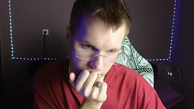 Leonnextdoor online show from 12-30-24, 03:23