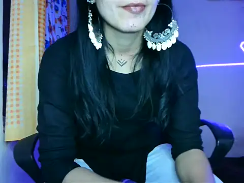 Snapshot of roseofvenom chatting on 02-22-25, 05:57 roseofvenom online show from 02-22-25, 05:57