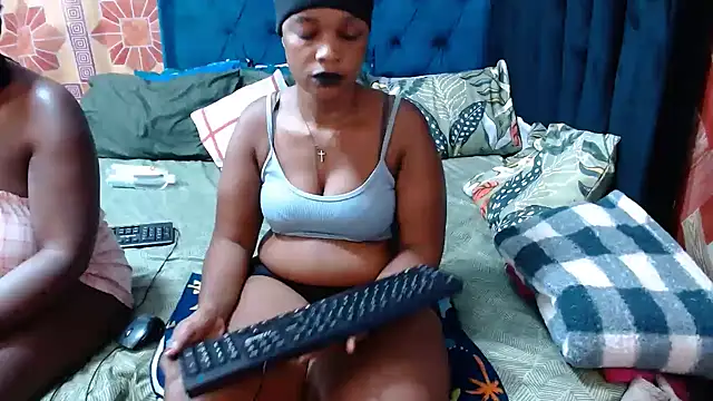 Thickbootykim online show from 03-06-26, 04:13