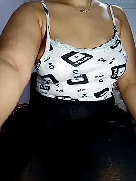 Snapshot of Lilisex chatting on 02-21-26, 10:23 Lilisex online show from 02-21-26, 10:23