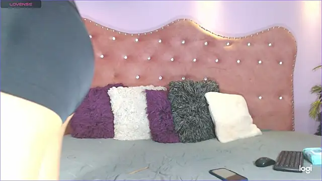 Snapshot of Annabelle-Villareal chatting on 03-21-25, 10:06 Annabelle-Villareal online show from 03-21-25, 10:06