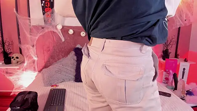 Nathalia Stone online show from 10-04-25, 05:14