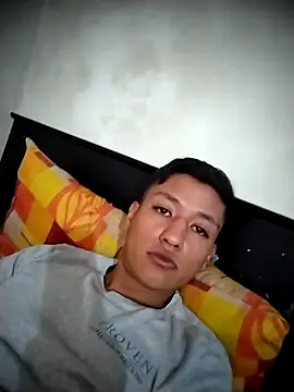 Snapshot of MartzJJ chatting on 10-27-25, 08:21 MartzJJ online show from 10-27-25, 08:21