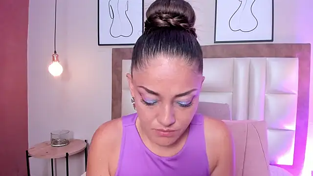 EloiseQuinn online show from 12-20-25, 01:25