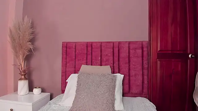 EloiseQuinn online show from 01-14-26, 01:37