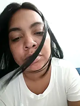 Snapshot of Brendabluee chatting on 02-14-26, 03:01 Brendabluee online show from 02-14-26, 03:01