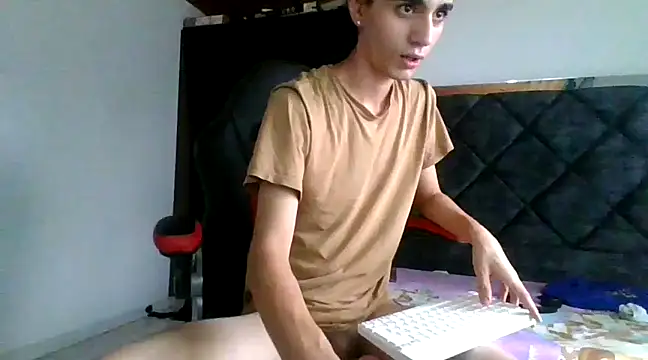 Snapshot of nohatwink chatting on 01-10-25, 12:04 nohatwink online show from 01-10-25, 12:04