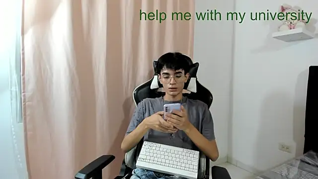 Snapshot of nohatwink chatting on 01-04-25, 03:40 nohatwink online show from 01-04-25, 03:40