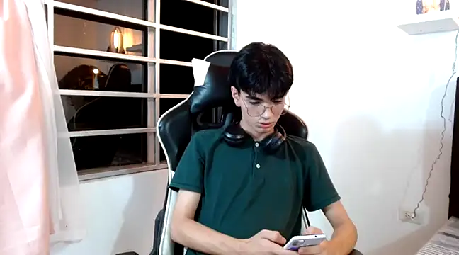 Snapshot of nohatwink chatting on 01-05-25, 03:11 nohatwink online show from 01-05-25, 03:11