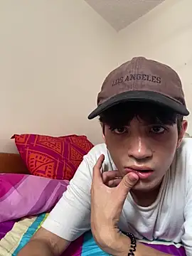 Snapshot of nohatwink chatting on 10-28-25, 04:28 nohatwink online show from 10-28-25, 04:28