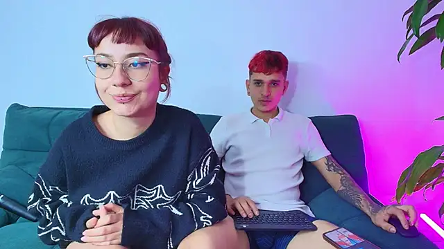 Snapshot of Sky_Intimate chatting on 03-08-25, 05:17 Sky Intimate online show from 03-08-25, 05:17