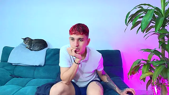 Snapshot of Sky_Intimate chatting on 03-07-25, 08:00 Sky Intimate online show from 03-07-25, 08:00