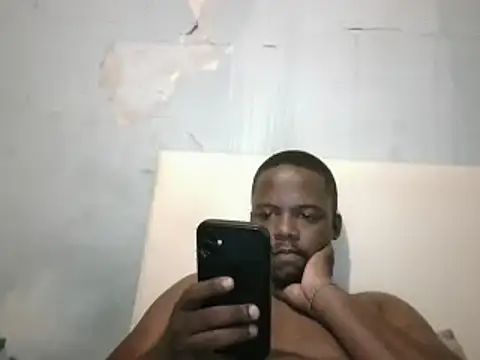 Snapshot of ThamiXX chatting on 01-12-25, 11:04 ThamiXX online show from 01-12-25, 11:04