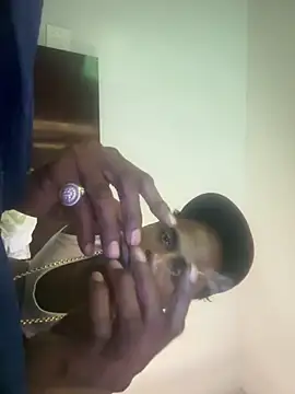 Snapshot of cinnabunzbunz86 chatting on 02-18-25, 07:19 cinnabunzbunz86 online show from 02-18-25, 07:19