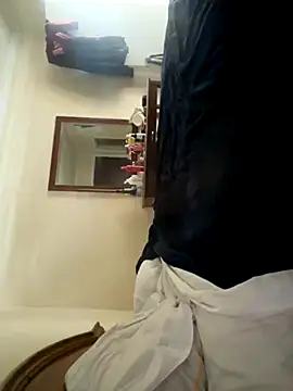 cinnabunzbunz86 online show from 11-18-25, 07:28