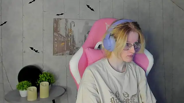 ElizabethHarpper online show from 11-05-25, 01:20