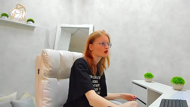 Snapshot of ElizabethHarpper chatting on 03-10-25, 08:17 ElizabethHarpper online show from 03-10-25, 08:17