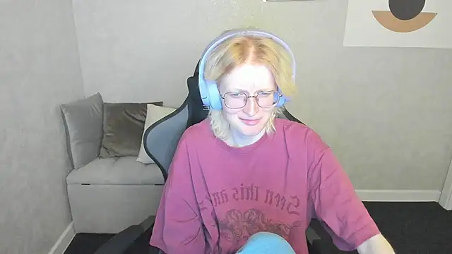 Snapshot of ElizabethHarpper chatting on 09-19-25, 01:09 ElizabethHarpper online show from 09-19-25, 01:09