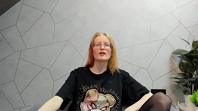 Snapshot of ElizabethHarpper chatting on 02-13-25, 08:27 ElizabethHarpper online show from 02-13-25, 08:27