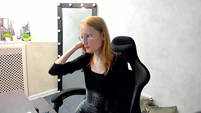 Snapshot of ElizabethHarpper chatting on 03-07-25, 12:58 ElizabethHarpper online show from 03-07-25, 12:58