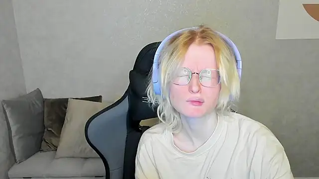 Snapshot of ElizabethHarpper chatting on 09-27-25, 01:23 ElizabethHarpper online show from 09-27-25, 01:23