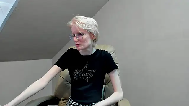 Snapshot of ElizabethHarpper chatting on 03-21-25, 10:50 ElizabethHarpper online show from 03-21-25, 10:50