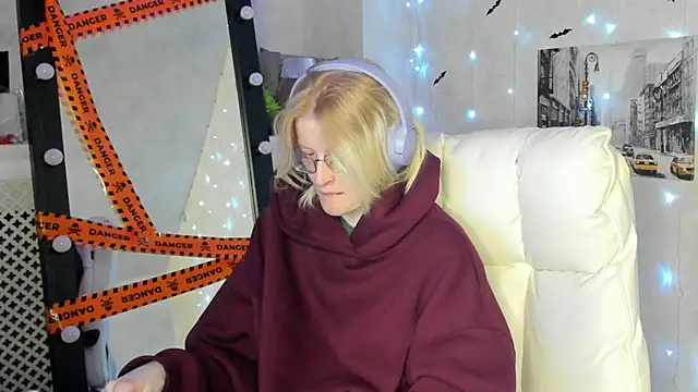 ElizabethHarpper online show from 11-11-25, 01:33